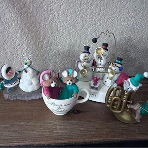 Vintage Hallmark Christmas ornaments
Lot/4 mice snowmen eskimo